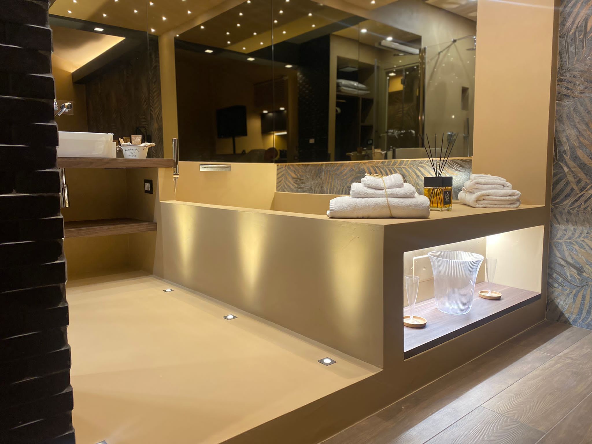 Luxury Studio Suite | Egyptian cotton sheets, premium bedding, memory foam beds, free minibar
