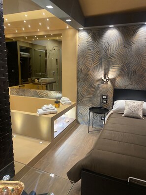 Luxury Studio Suite | Egyptian cotton sheets, premium bedding, memory foam beds, free minibar - Montesanto Group  (Naples)
