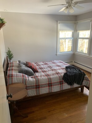 3 bedrooms, desk, free WiFi, bed sheets