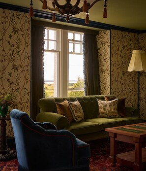 Suite, 1 King Bed, Sea View