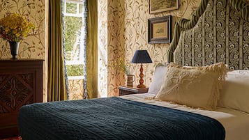 Standard Room, 1 Double Bed | Hypo-allergenic bedding, minibar, in-room safe, blackout curtains