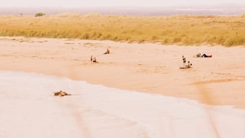 Perto da praia, areia branca