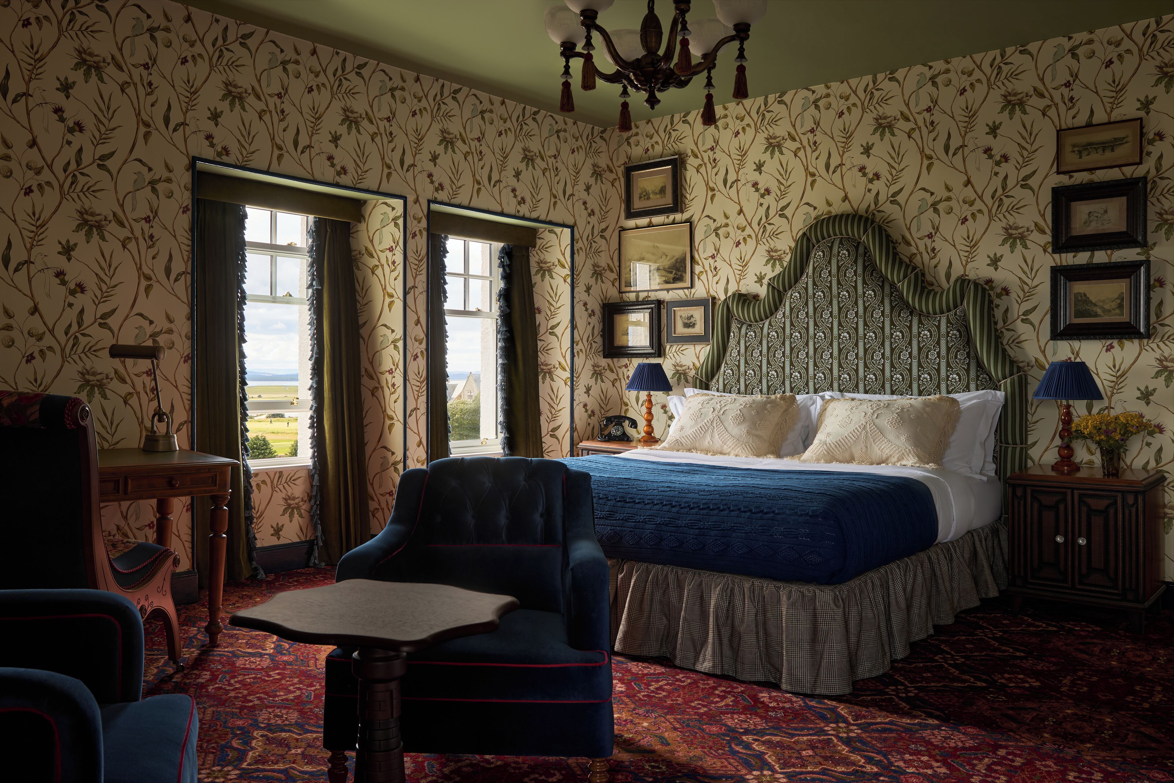 Hypo-allergenic bedding, minibar, in-room safe, blackout curtains