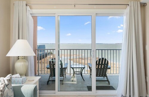 2 BR 2 BA Unit With Bay Views - Close to the Convention Center and Seacrets!