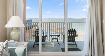 2 BR 2 BA Unit With Bay Views - Close to the Convention Center and Seacrets!