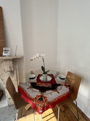 Dining - Immaculate 1-bed Apartment in London (London)