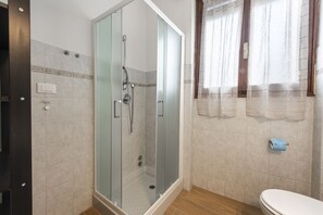 Bathroom - Rosselli by Mmega (Florence)
