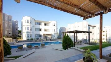 Comfort Condo | Courtyard view