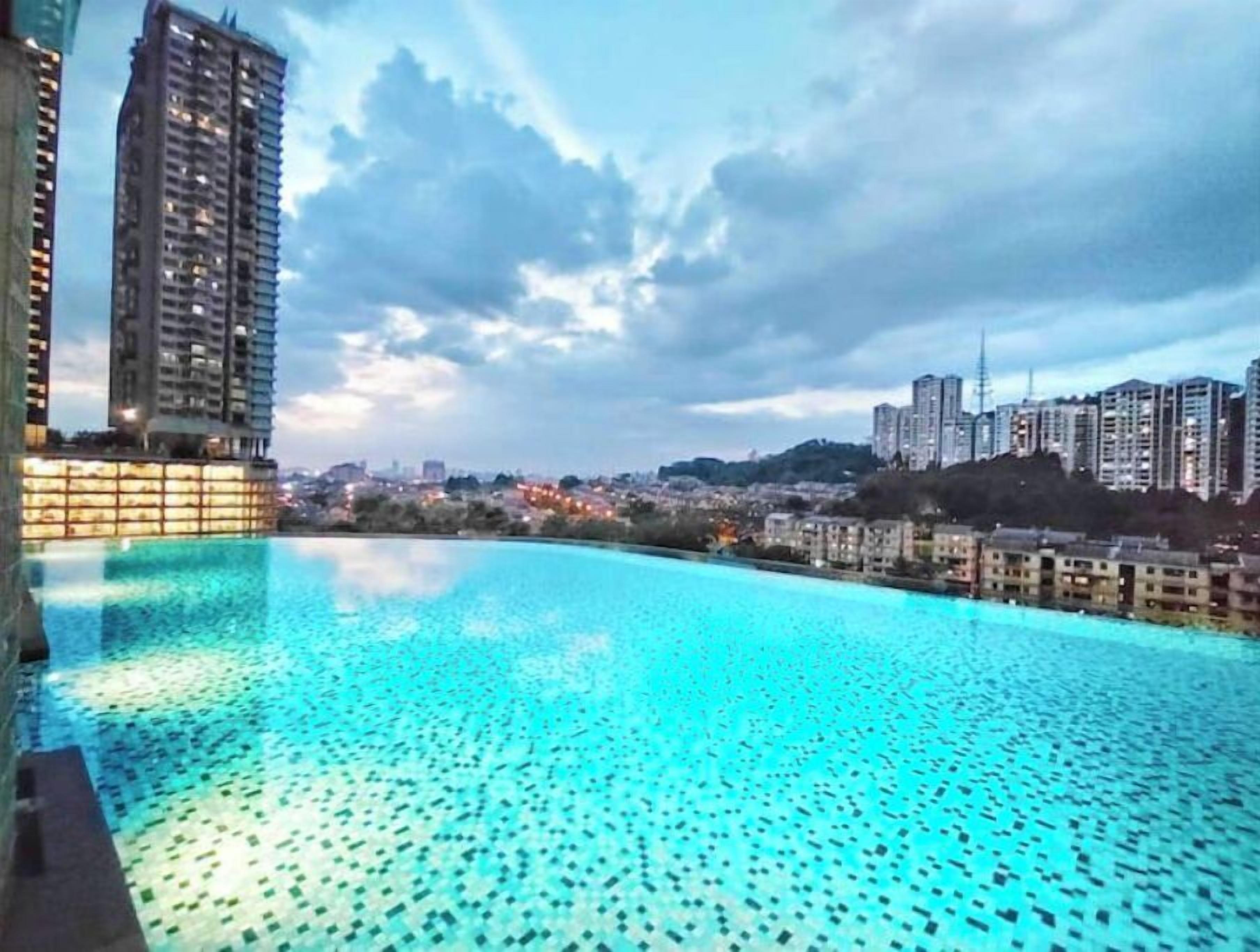 حمّام سباحة خارجي