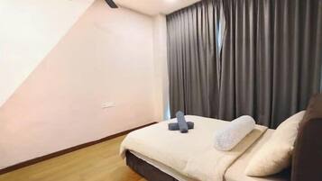 3 bedrooms, iron/ironing board, free WiFi, bed sheets