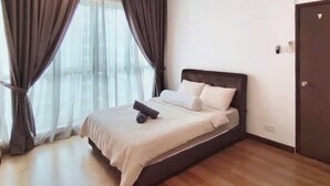3 bedrooms, iron/ironing board, free WiFi, bed sheets - 3BR Stay at Regalia Suite KL, Nr Sunway Putra 中文房东 (Kuala Lumpur)