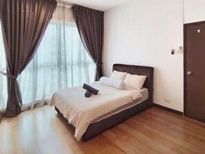 3 bedrooms, iron/ironing board, free WiFi, bed sheets - 3BR Stay at Regalia Suite KL, Nr Sunway Putra 中文房东 (Kuala Lumpur)