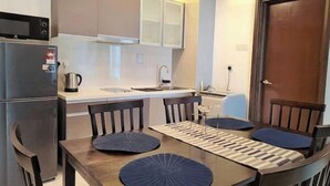 Dining - 3BR Stay at Regalia Suite KL, Nr Sunway Putra 中文房东 (Kuala Lumpur)