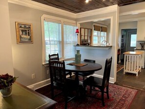 Dining - The Grayson~Park Circle Home with HUGE Yard~15 min to Downtown Charleston (North Charleston)