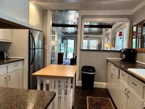 ثلاجة، ميكروويف، فرن، موقد طهي مسطح