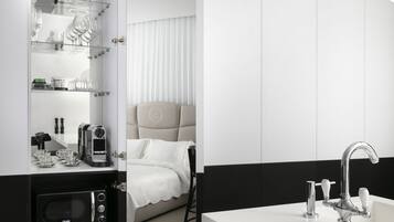 Televisi plasma 55-inci dengan saluran TV satelit dan TV