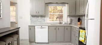 Higashi: New Paltz family home with King bed minutes to downtown