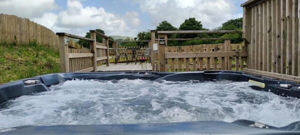 Tina de hidromasaje al aire libre