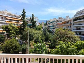 Property grounds - Front Monastery apartment in the greenery a few steps from Sintagma Square (20 min) (Vironas)