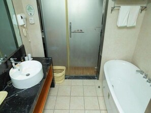 A bathroom with a white sink, a bathtub, a shower area, and a mirror. - Greentree Inn Jiansu Nantong Tongzhouwan Huanghe Road Business Hotel (Nantong)