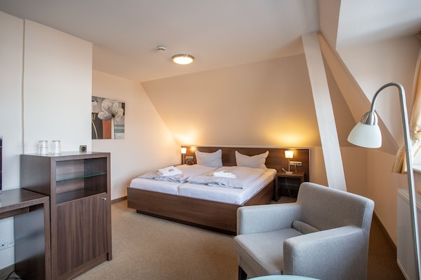 Seprai antialergi dan dilengkapi dengan perabotan berbeda-beda