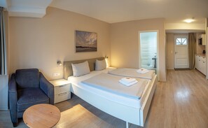 Ropa de cama hipoalergénica, muebles diferentes y cuna de viaje 