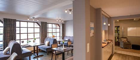 Daily buffet breakfast (EUR 19.50 per person)