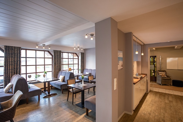 Daily buffet breakfast (EUR 19.50 per person)