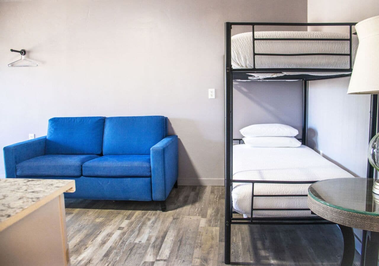 Suite Familiale, plusieurs lits | Couette en duvet d'oie, bureau