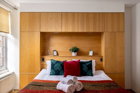 4 habitaciones, tabla de planchar con plancha, internet y ropa de cama 