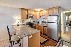 Fridge, microwave, oven, stovetop - Cute Oceanfront Condo - Top Floor - Fireplace! (Lincoln City)