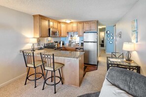 Interior - Cute Oceanfront Condo - Top Floor - Fireplace! (Lincoln City)