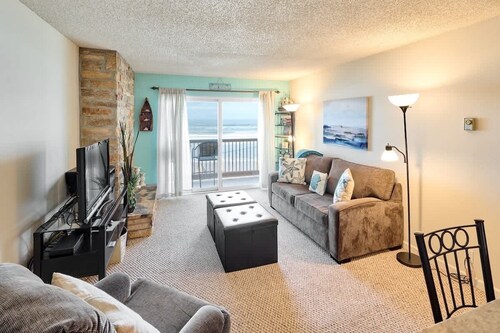 Cute Oceanfront Condo - Top Floor - Fireplace!
