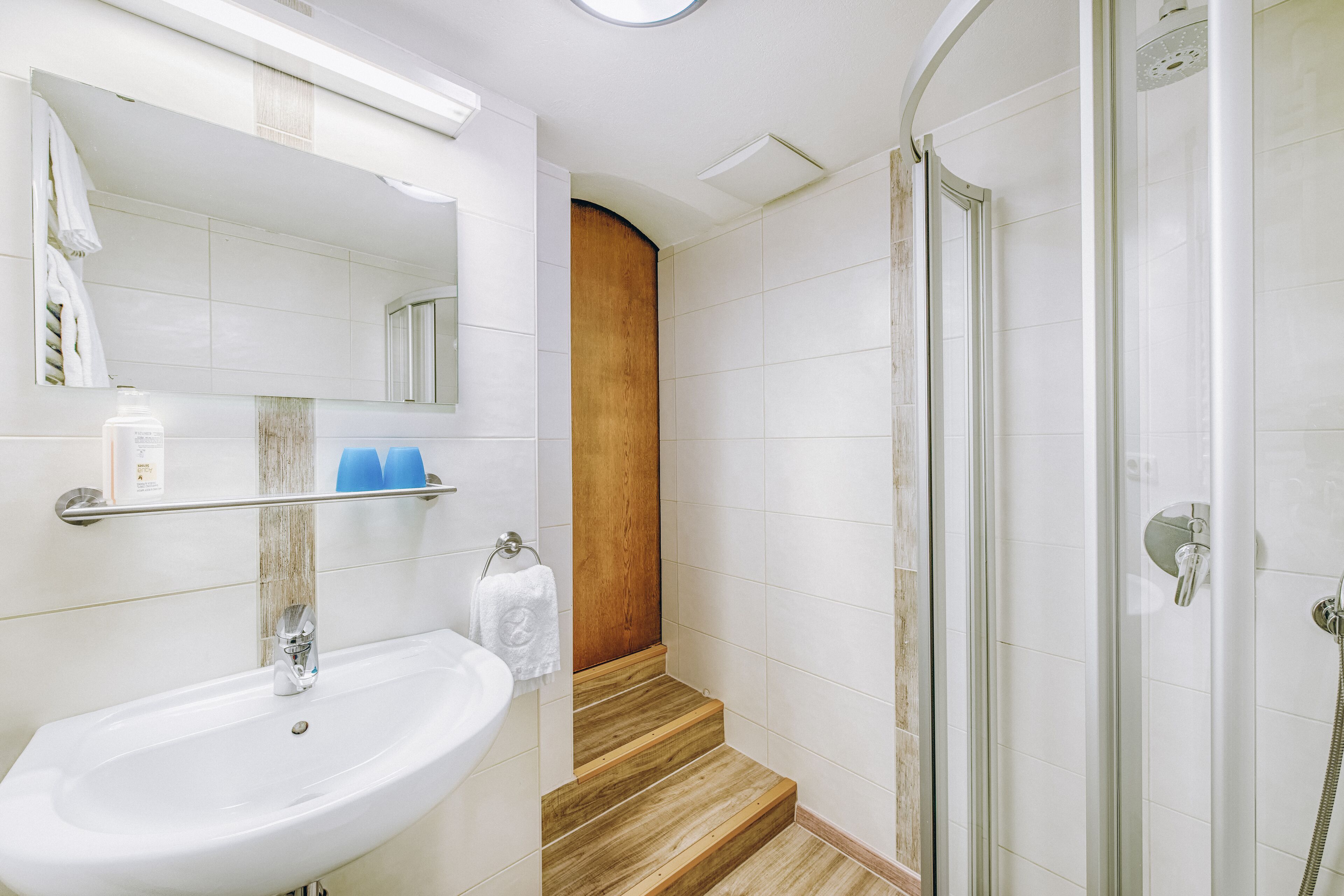 Economy Double or Twin Room | Bathroom | Hair dryer