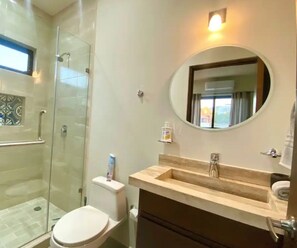 Family Condo | Bilik Mandi | Pancuran mandi, tuala disediakan 