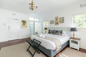 Chambre Affaires Double ou avec lits jumeaux, 1 très grand lit, vue jardin | Literie de qualité supérieure, surmatelas, décoration personnalisée