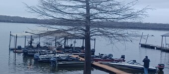 Luxury cabin located on the Larto Lake. Lakeview from porch. Pet friendly!