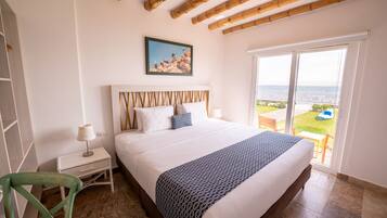 Deluxe Room, 1 King Bed, Sea View