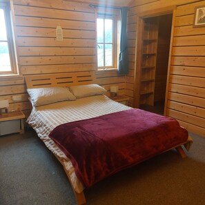 3 室のベッドルーム、アイロン / アイロン台、旅行用ベビーベッド、WiFi (無料)