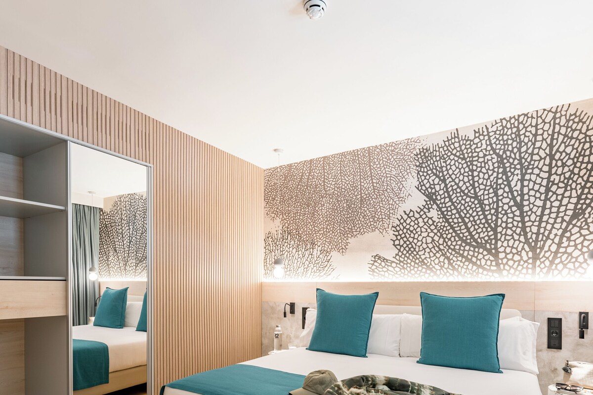 Superior Apartment, 1 Bedroom, Ocean View | Iron/ironing board (on request), bed sheets