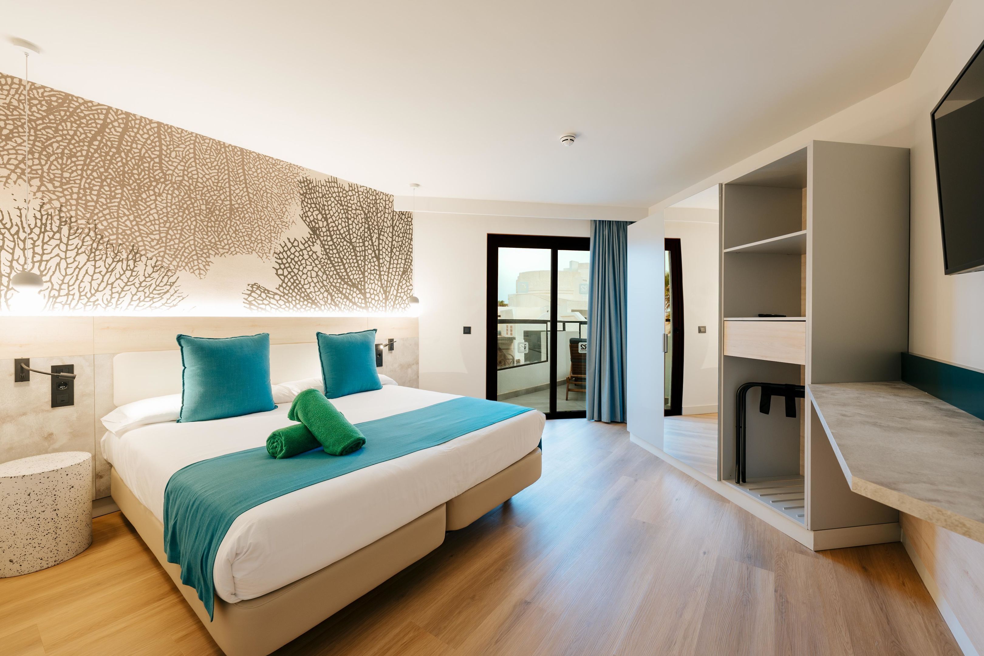 Standard Apartment, 2 Bedrooms | Iron/ironing board, bed sheets