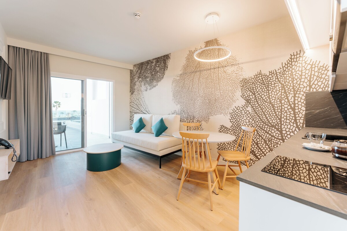 Standard Apartment | Iron/ironing board (on request), bed sheets