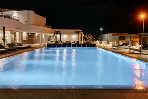 حمّام سباحة خارجي