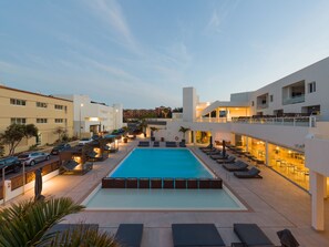 Outdoor pool - R2 Higos Beach Apartments (Pajara)