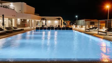 Hồ bơi ngoài trời