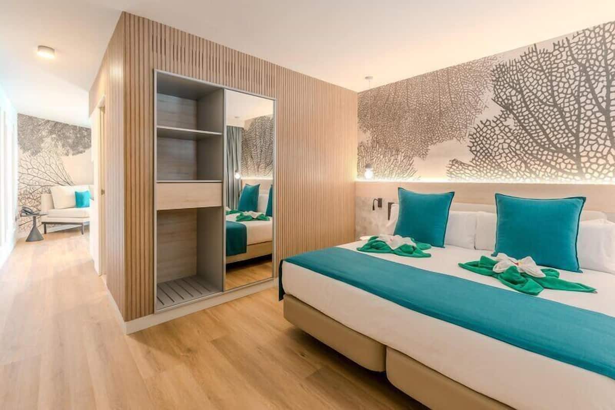 Superior Apartment, 1 Bedroom, Ocean View | Iron/ironing board (on request), bed sheets