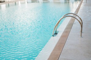 A swimming pool with clear water and a metal ladder. - 001 HIGOS BEACH BOUTIQUE Singular Hotel Residence (Pajara)