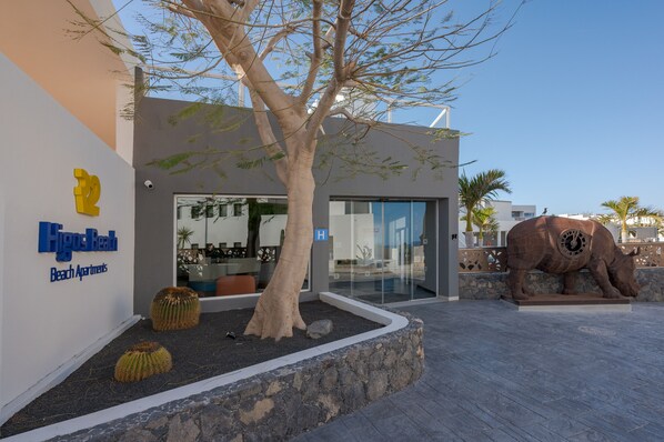 Front of property - R2 Higos Beach Apartments (Pajara)