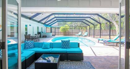 PRIVATE ESTATE BY BEACH 5BR 3BA 2 king masters, heated pooL, hottub, by beach.