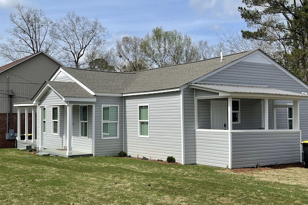 The outside of Color Blast Cottage